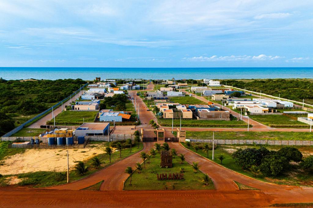 サン・ミゲル・ド・ゴストーゾにあるUhane Luxury Villasの海の近くのリゾートの航空写真