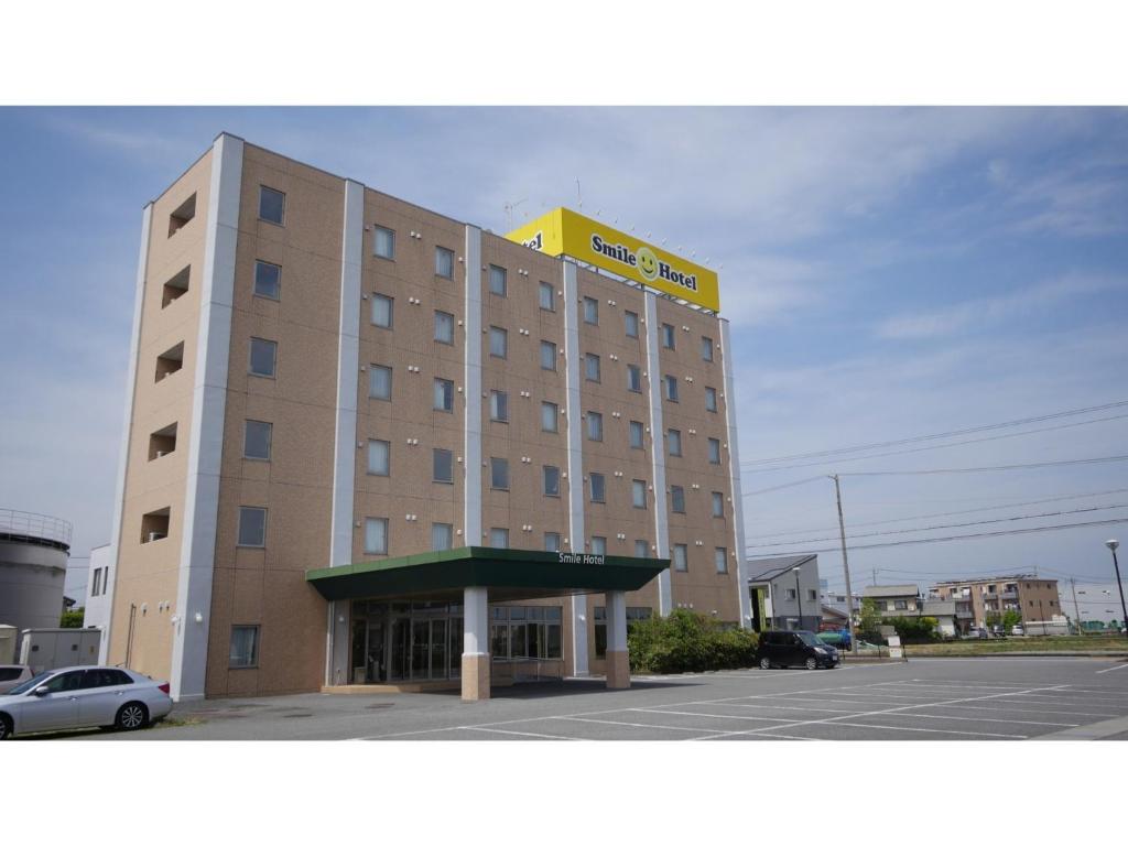 a hotel building with a parking lot in front of it at Smile Hotel Shizuoka Yoshida Inter - Vacation STAY 90908v 