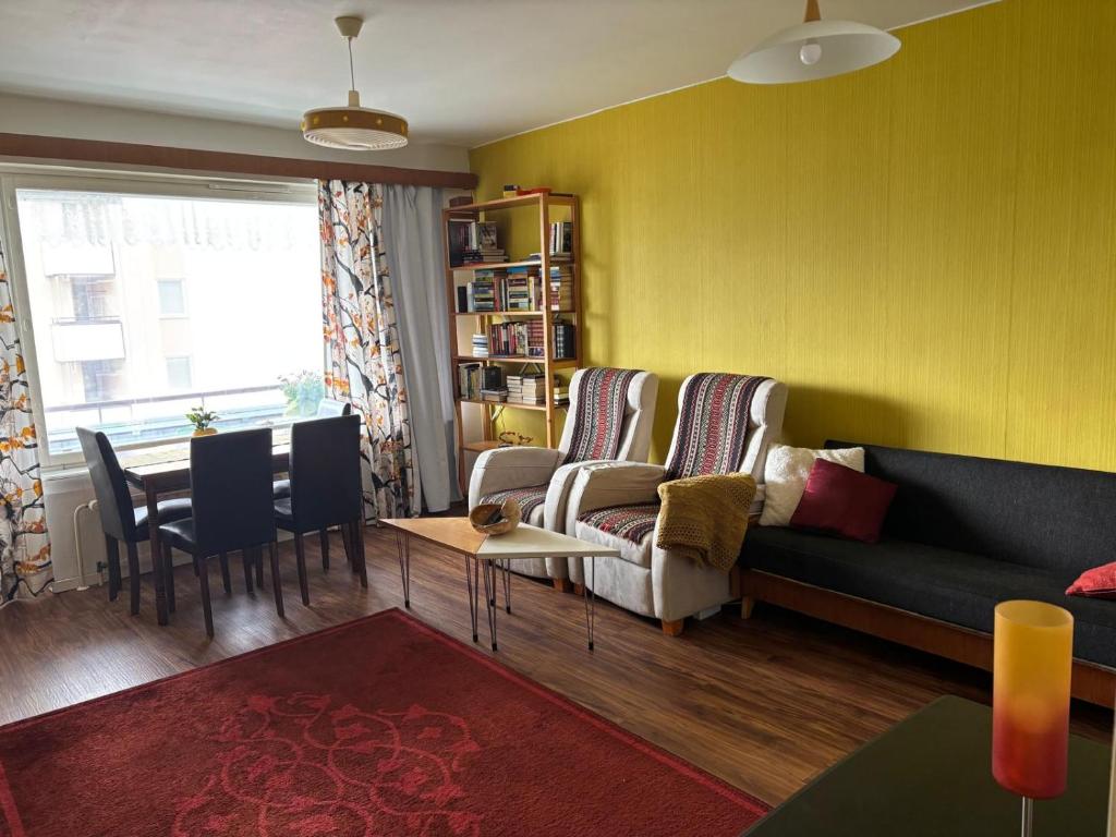 a living room with a couch and chairs and a table at Kaunis kaksio korkeuksissa in Jyväskylä