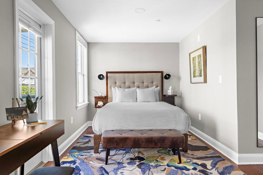 Majestic Hotel photo