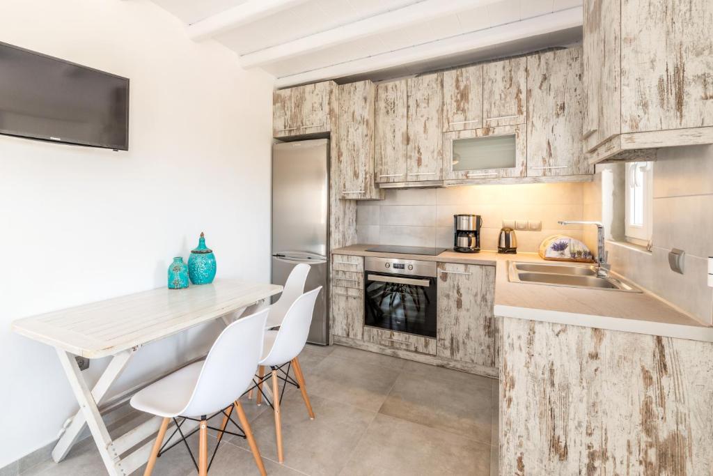 Kuchyň nebo kuchyňský kout v ubytování Paradisia Villas