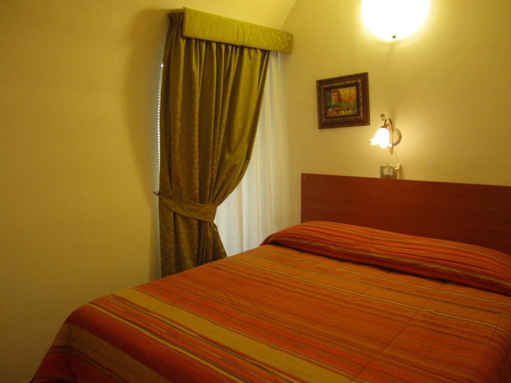 Postel nebo postele na pokoji v ubytování Bed & Breakfast Hostel H24
