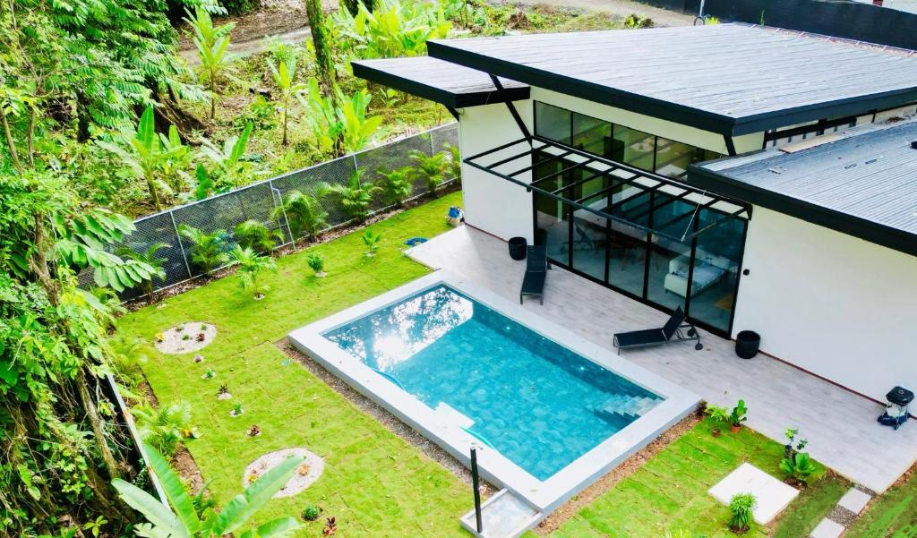 Bazén v ubytování Nirvana Playa Negra nebo v jeho okolí