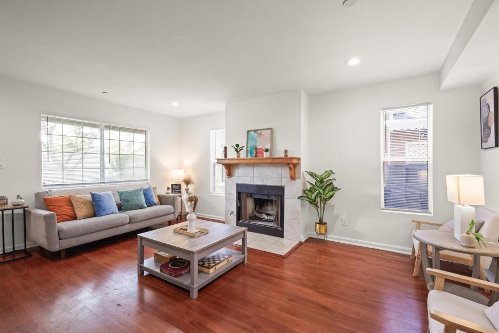 a living room with a couch and a fireplace at Dazzling 4BR Near Amazon Studios Venice Beach in Los Angeles