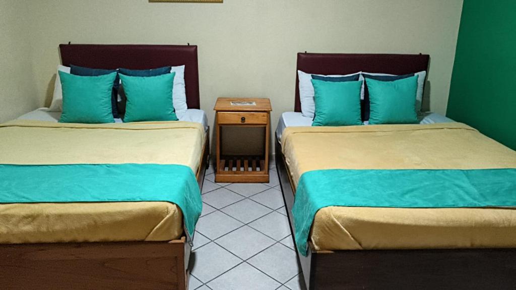 Postel nebo postele na pokoji v ubytování Hotel Los Rivera