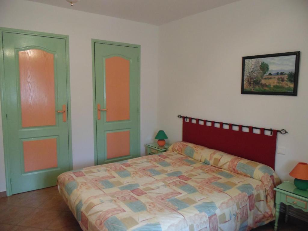 Postel nebo postele na pokoji v ubytování Chambres D’hôtes Lou Jassou