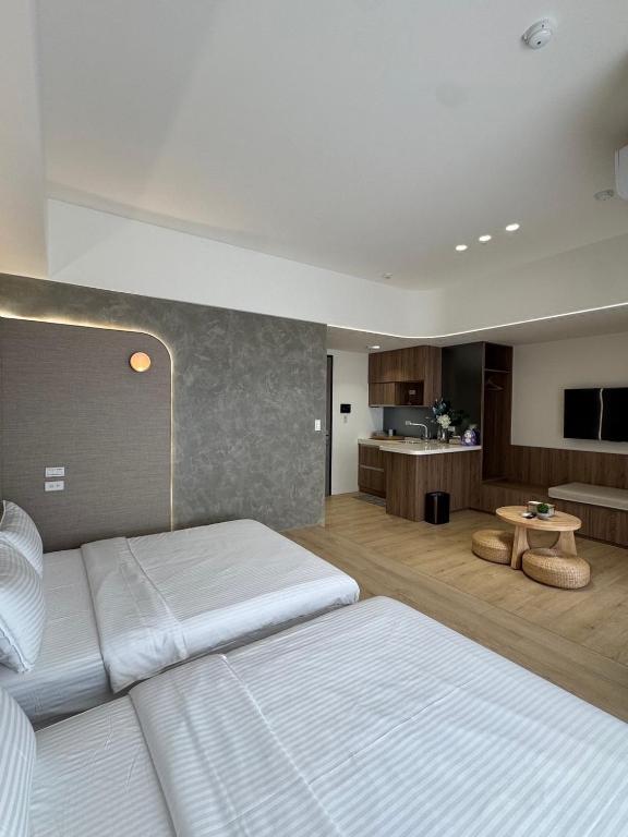 a large bedroom with a bed and a kitchen at 留亦晚 in Toucheng