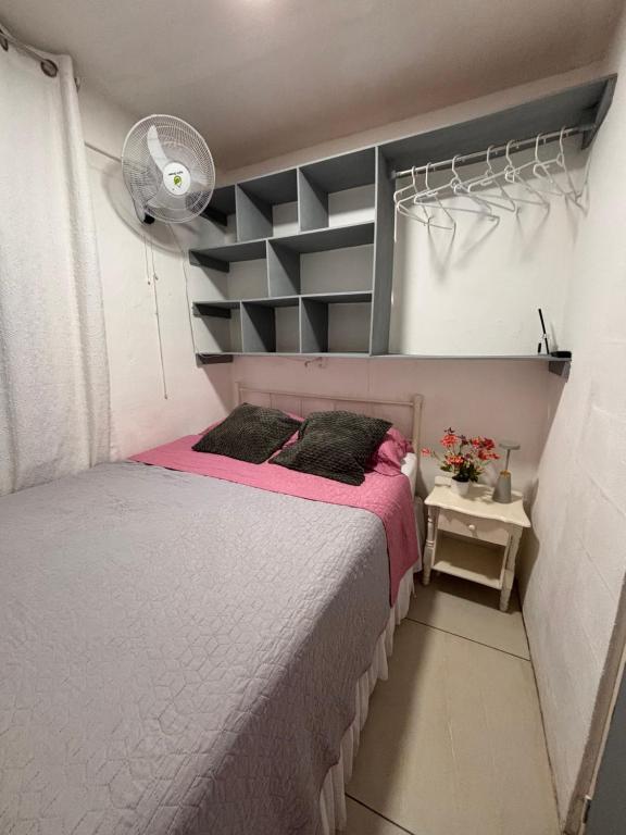 Postel nebo postele na pokoji v ubytování Cómodo mini apartamento en La Sabana, San José