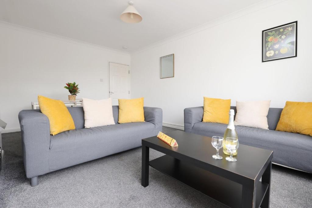 a living room with two couches and a table at Central Bath Getaway House near Park in Bath