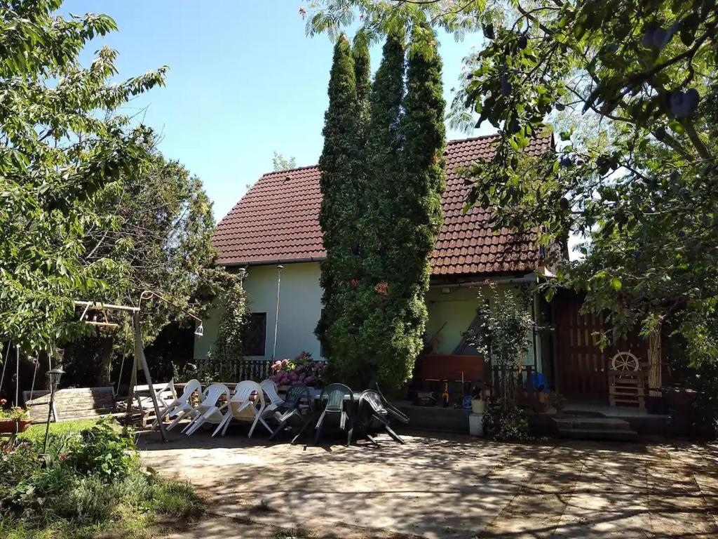 Κήπος έξω από το Árnyas, nyugodt apartman Siófokon nagy kerttel