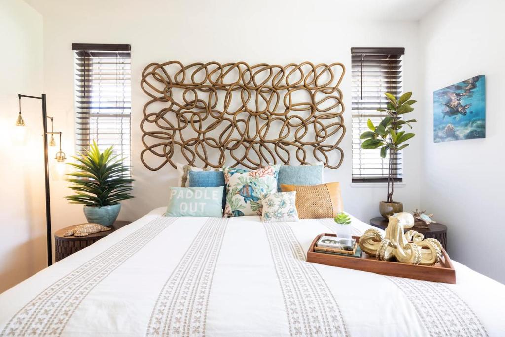 Ένα ή περισσότερα κρεβάτια σε δωμάτιο στο Hina & Honu Hideout