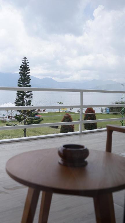Lopo Hotel & Resort Samosir - Chambre Lits Jumeaux Avec Vue Sur Lac