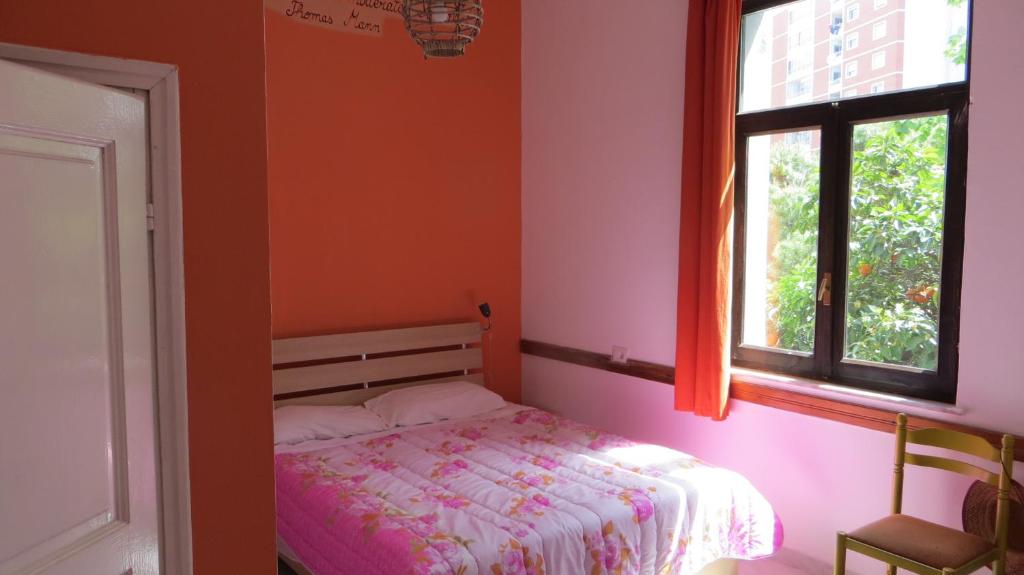Una cama o camas en una habitación de Hostel Durres