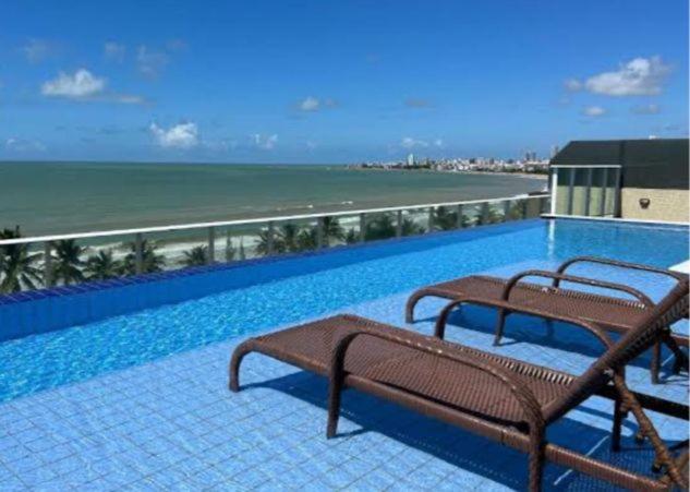 Kolam renang di atau dekat dengan Flat Mar Bello Plaza