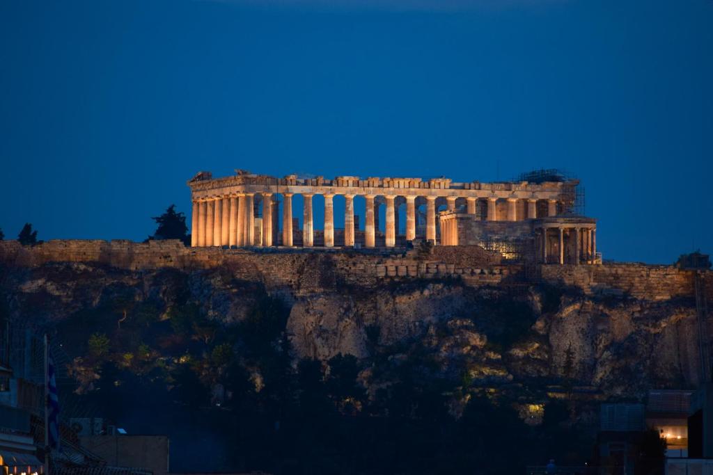 Majestic Acropolis View Elegant 2-Bedroom Penthouse in the Heart of Athens