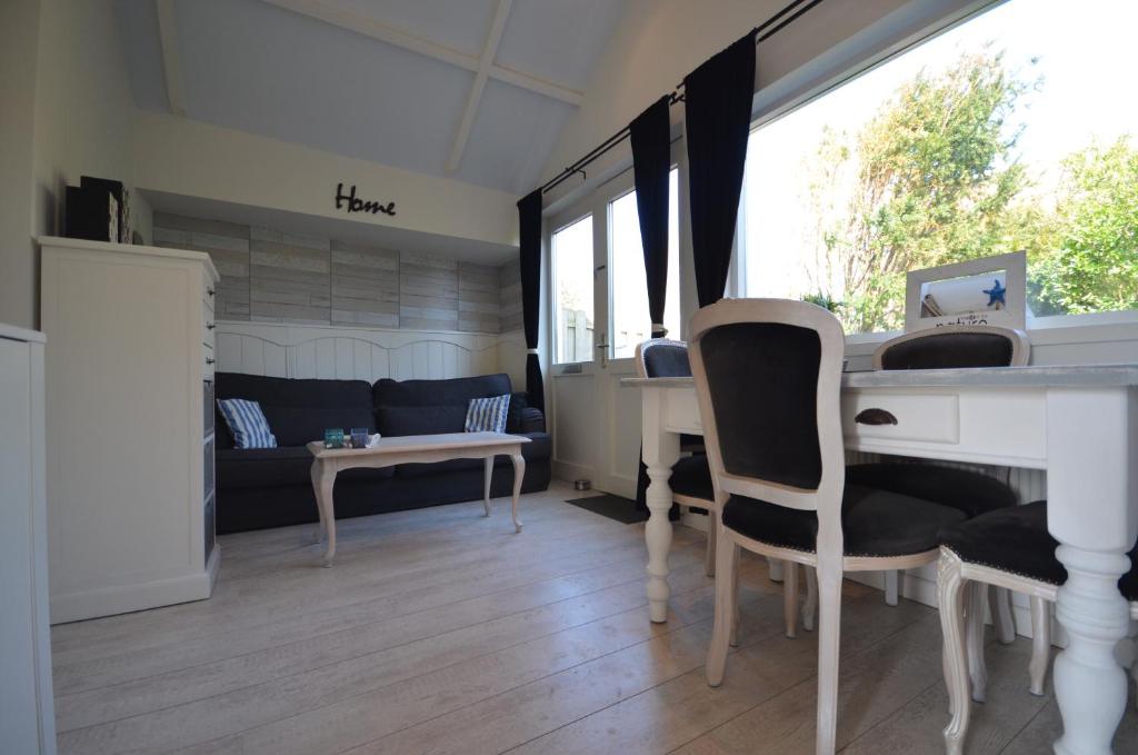 a living room with a desk and a couch at Beach Cottage Zandvoort in Zandvoort