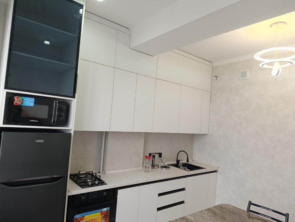 Una cocina o zona de cocina en 1-ком квартира в центре города
