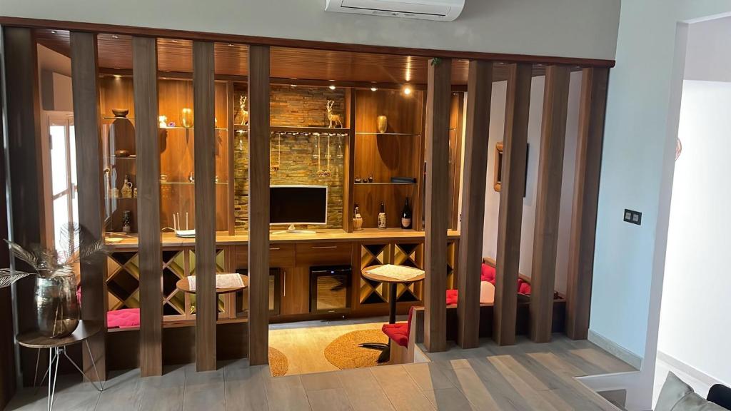 TV a/nebo společenská místnost v ubytování Villa Compartida con Vistas al Mar y la Montaña