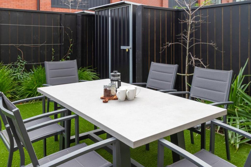 Spacious 2BR, 2Bath Home Base on Gloucester Street - Resim 8