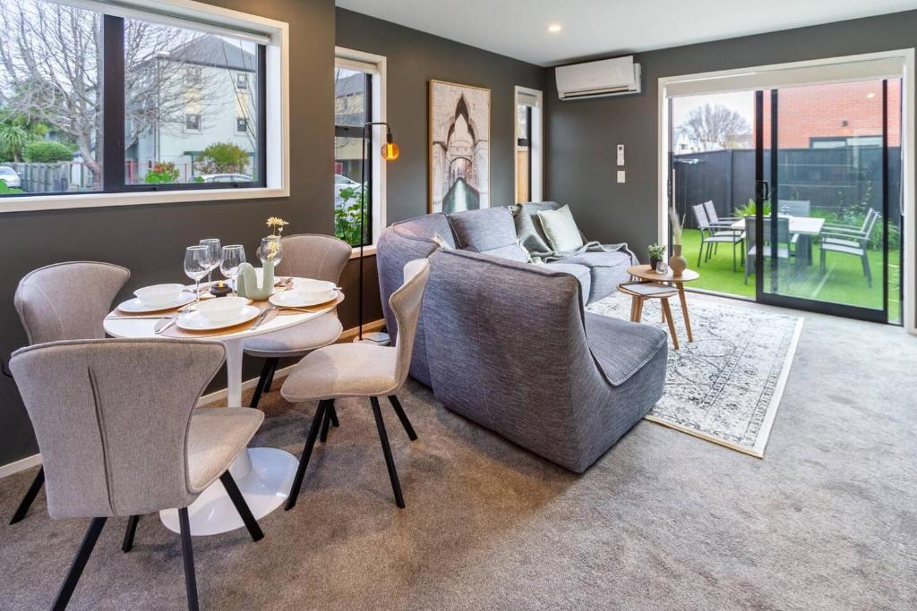 Spacious 2BR, 2Bath Home Base on Gloucester Street - Resim 7