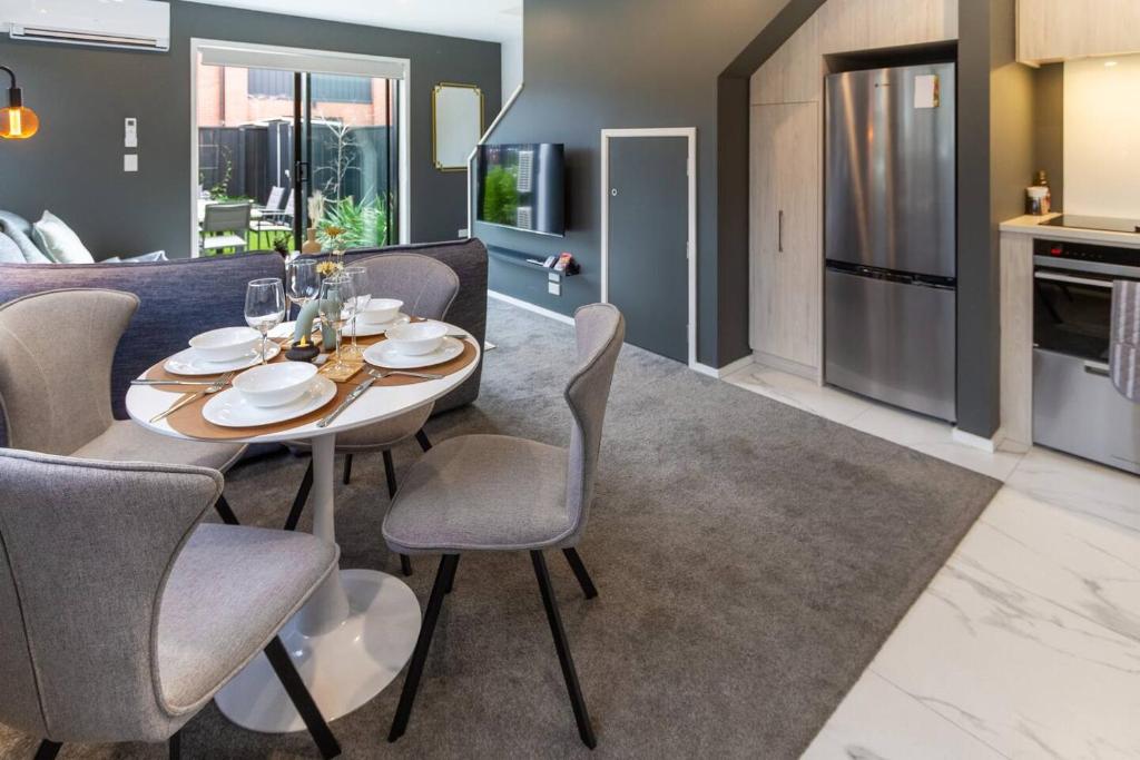 Spacious 2BR, 2Bath Home Base on Gloucester Street - Resim 11