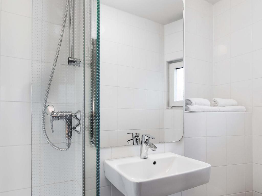 B&B Hotel Düsseldorf-Hbf - Resim 27