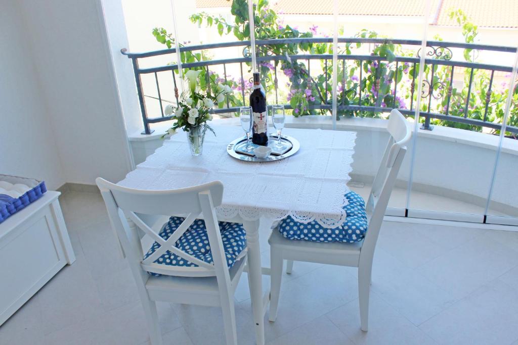 Apartments Adriona with parking - 海景公寓