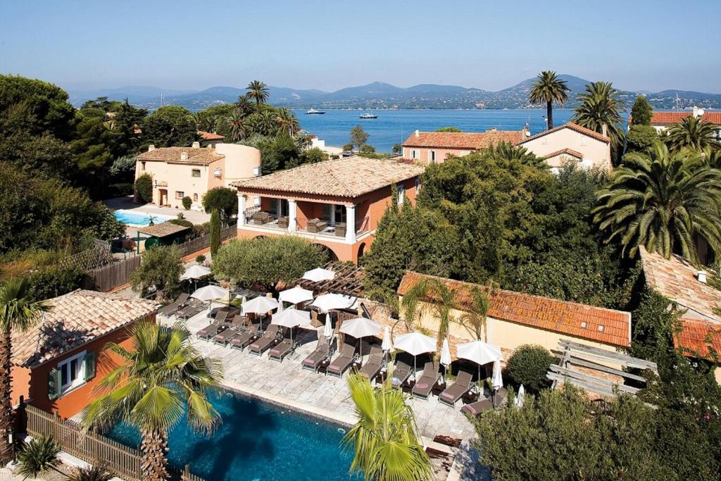 an aerial view of a resort with a swimming pool at Le Mouillage in Saint-Tropez