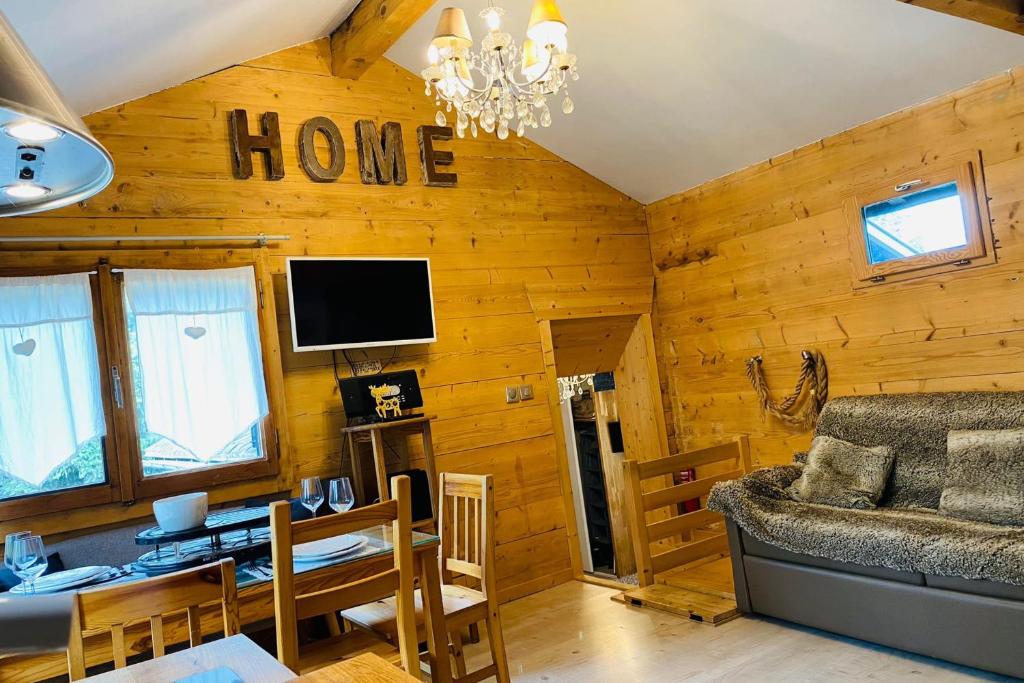 Photo de la galerie de l'établissement Little chalet with garden and view, aux Houches