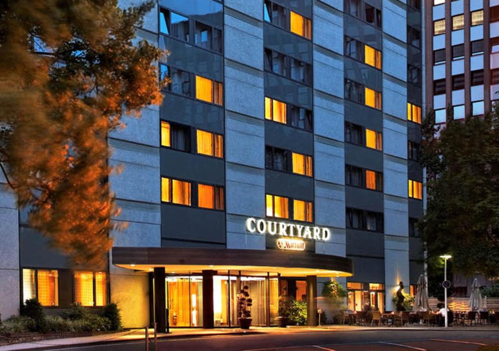 Courtyard by Marriott Düsseldorf Seestern - Resim 6