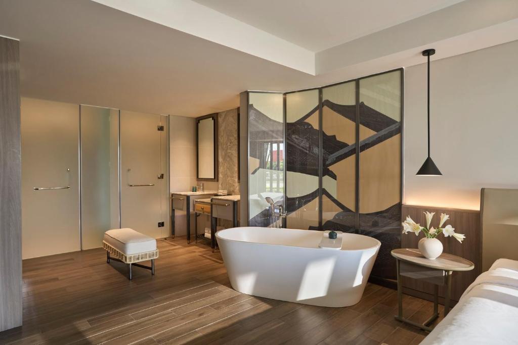 Suite có Giường cỡ King và Tầm nhìn ra Sông