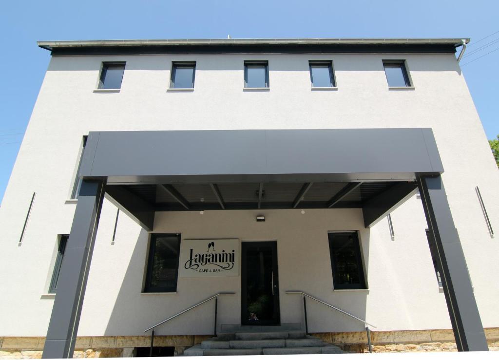 Η πρόσοψη ή η είσοδος του Gästehaus Falken