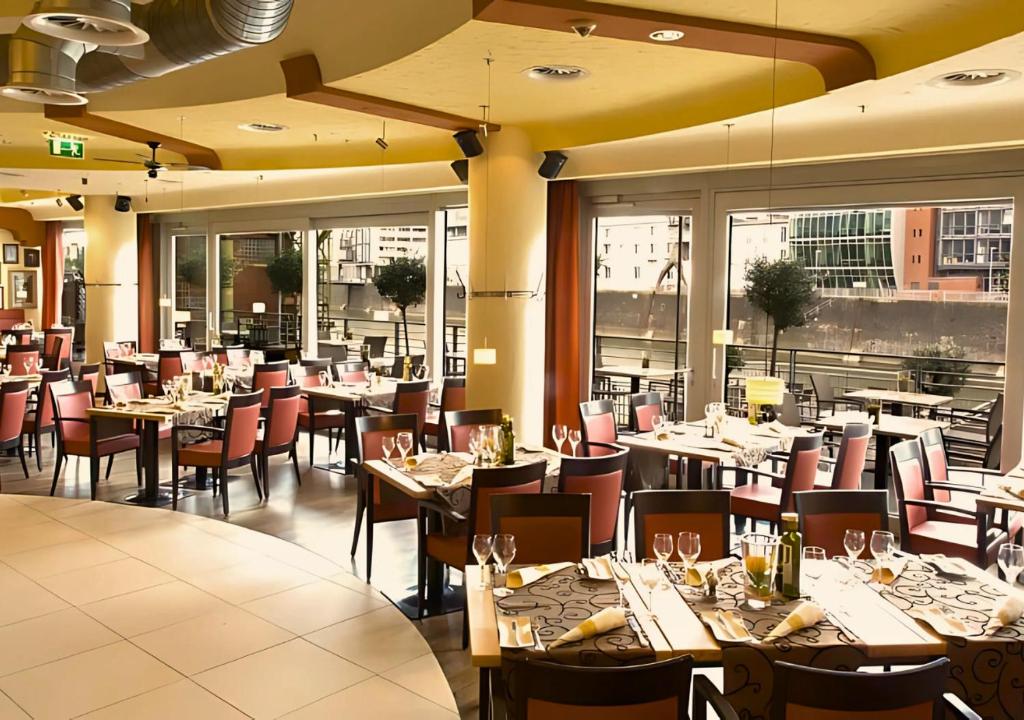 Courtyard by Marriott Duesseldorf Hafen - Resim 21