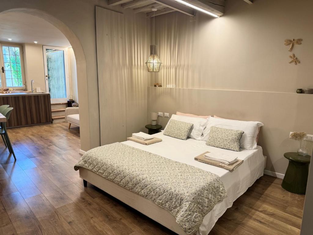 a bedroom with a large white bed in a room at Dimora Costanza in Lucca