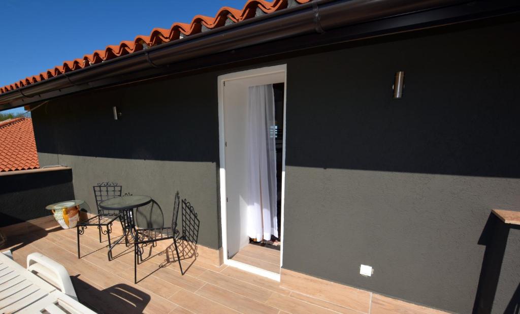 Patio lub wspólna przestrzeń na świeżym powietrzu w obiekcie Art House Vižinada
