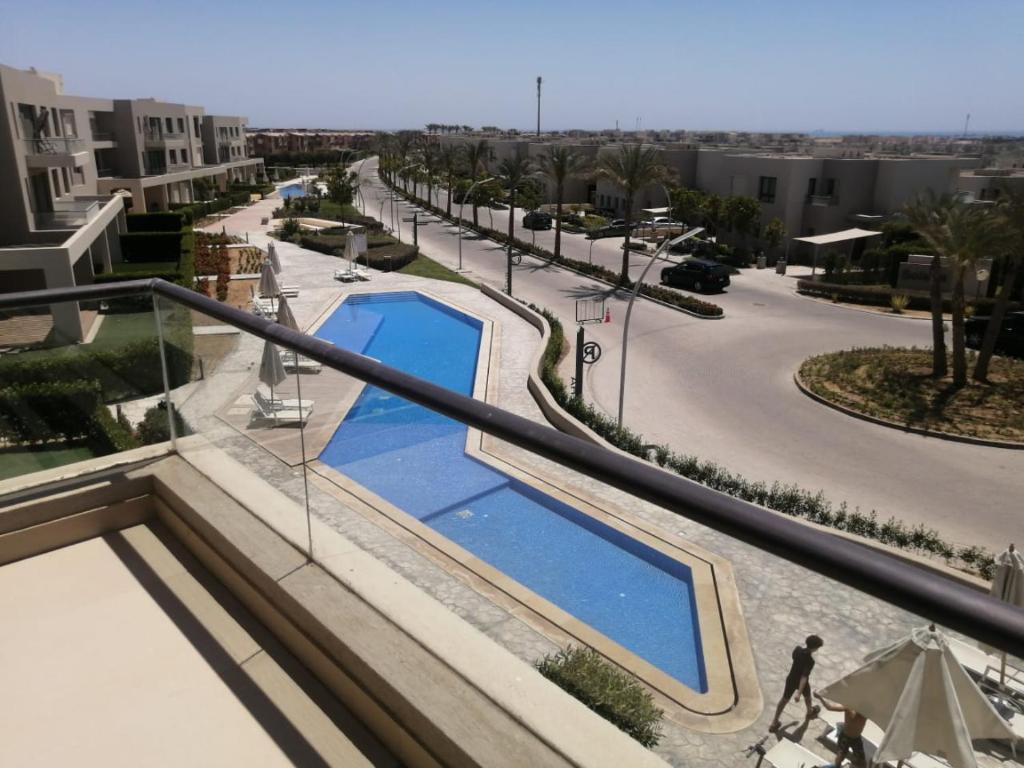 Πισίνα στο ή κοντά στο Premium Sea View Chalet in Azha Ain Sokhna