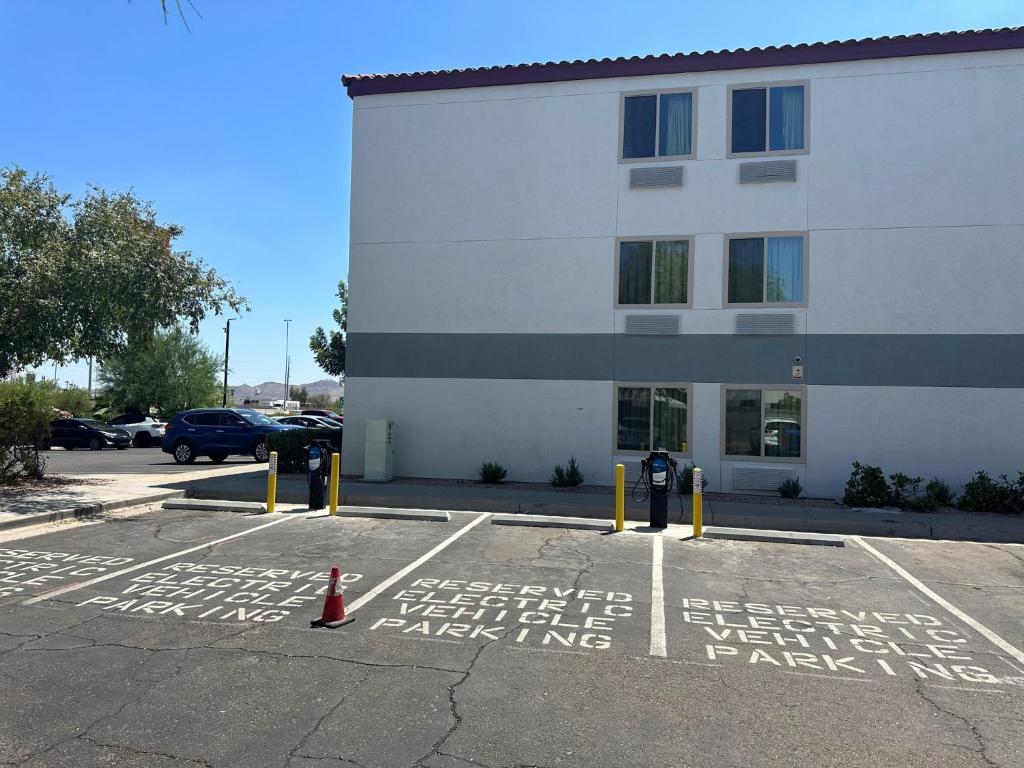 Red Roof Inn Phoenix North - I-17 at Bell Rd photo
