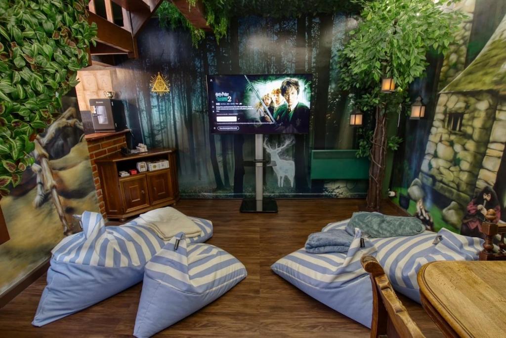 TV a/nebo společenská místnost v ubytování La Maison Des Maraudeurs, pour vrais sorciers