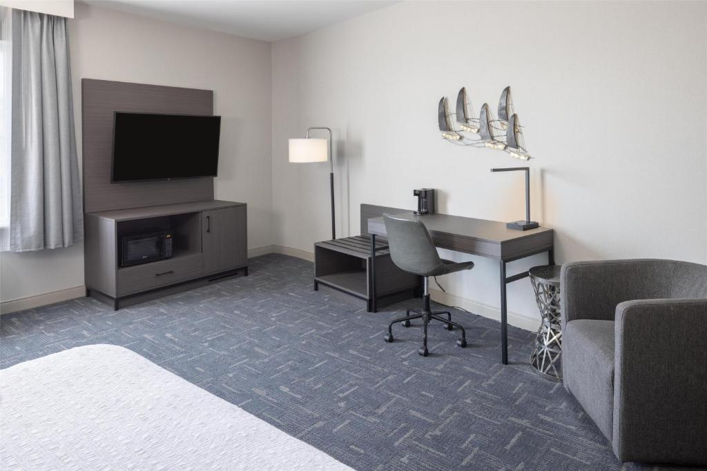 Hampton Inn & Suites Portsmouth Downtown photo