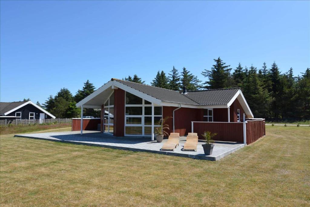 a small house with benches in a yard at 841-Thisted-Tunvej-7-A in Thisted
