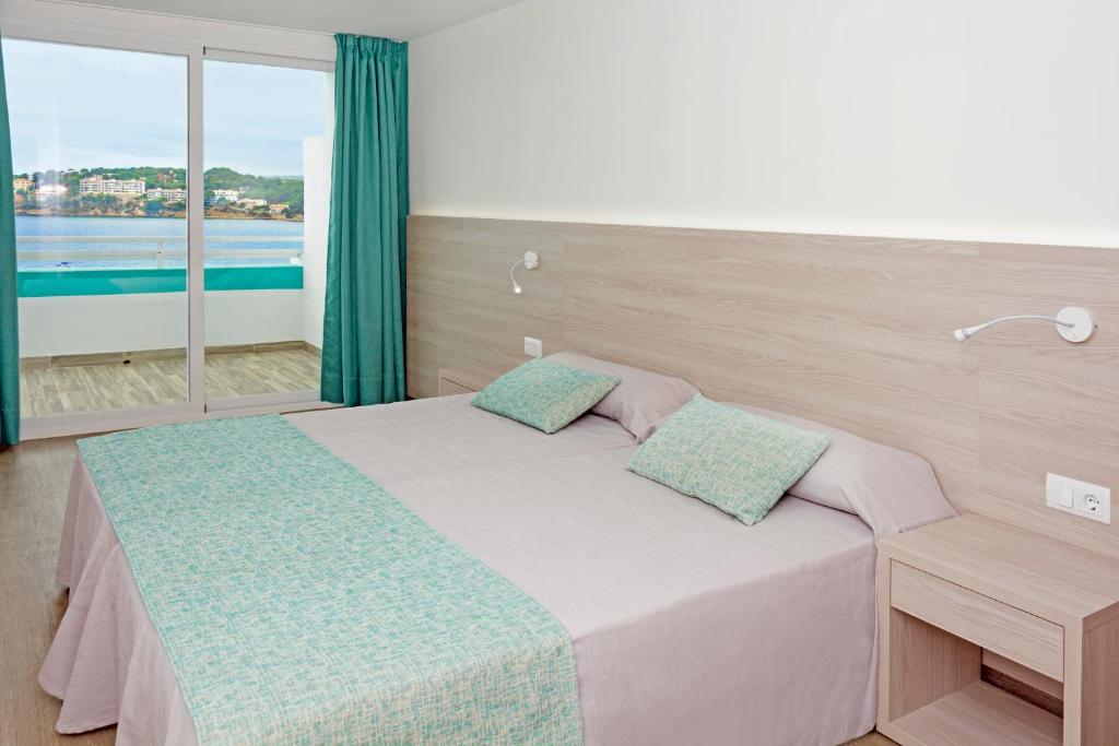 Postel nebo postele na pokoji v ubytování HSM Sandalo Beach