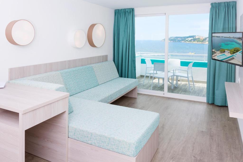 Postel nebo postele na pokoji v ubytování HSM Sandalo Beach