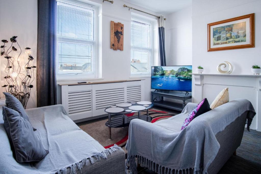 Skyfall - 2 Bedroom Apartment - Milford Haven - Apartamento De Dos Dormitorios