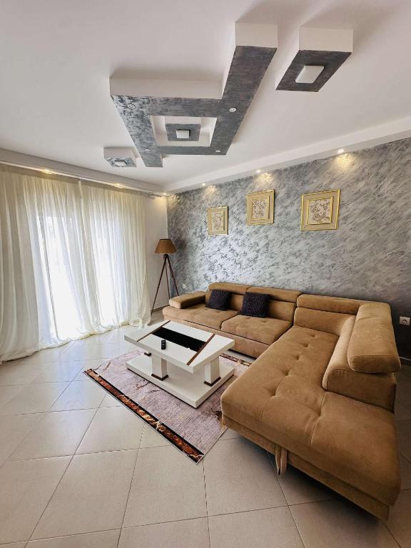 a living room with a couch and a table at APPT T2 lux berr in Aïn El Turk