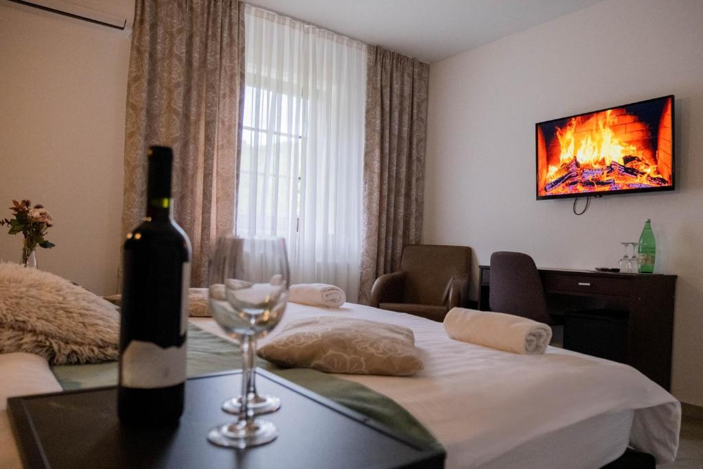 イェゼルツェにあるPlitvice Innのワイン1本とグラスワイン1杯付きの客室1室