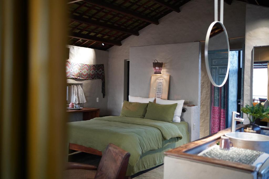 Giường trong phòng chung tại Dechiu Hotel