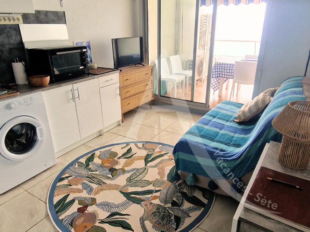 Studio cabine 4 personnes avec terrasse vue mer, climatisation et parking