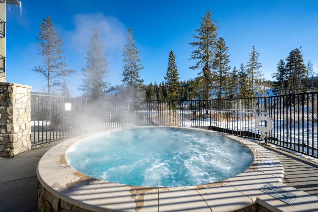 View of Top-floor penthouse condo with amazing view, balcony, W/D, pools, gym ...