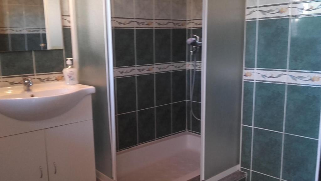 A bathroom at Villa Mateja