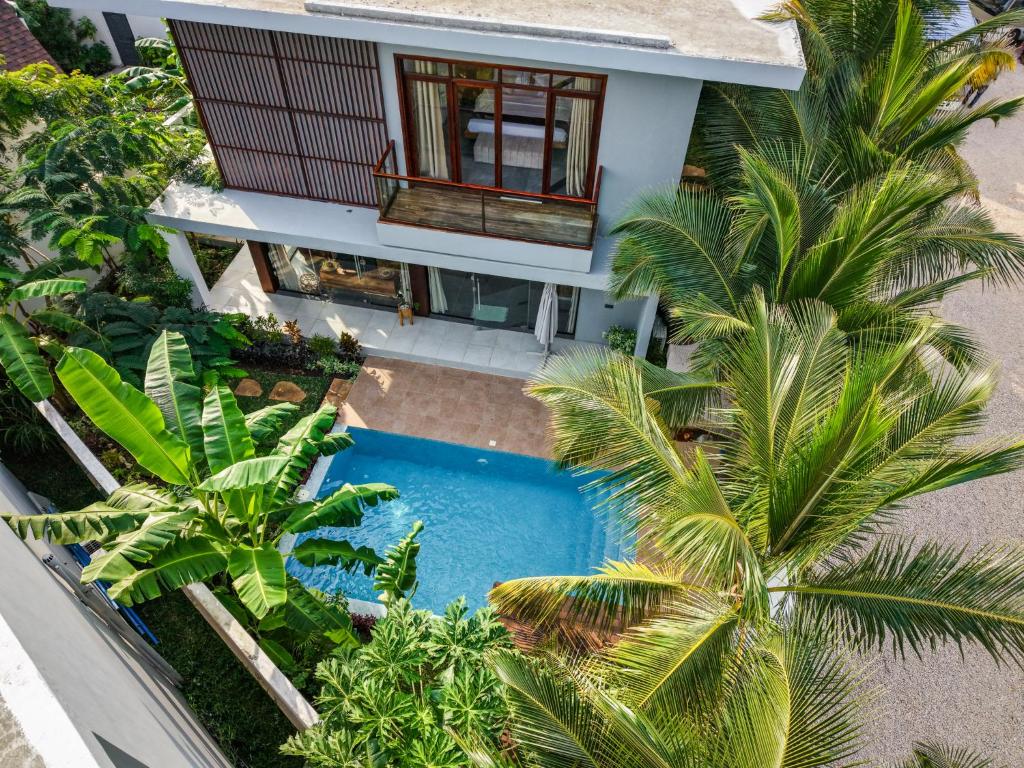 an overhead view of a house with a swimming pool and palm trees at Emerald Villas by Paje Emerald Escapes Ltd in Paje